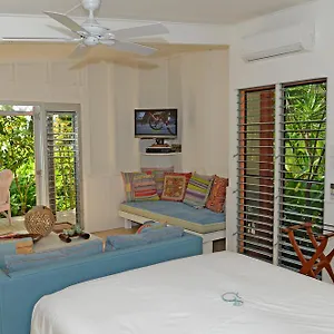 https://sejala-beach-huts.queenslandhotels.net